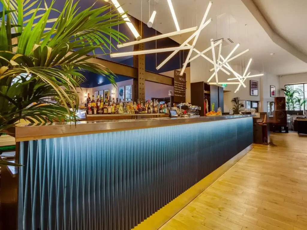 Bar & Kitchen