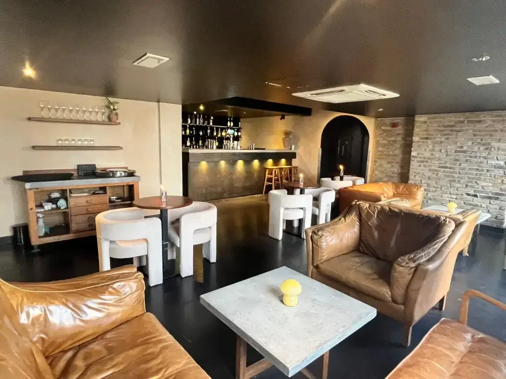 Cocktail Lounge