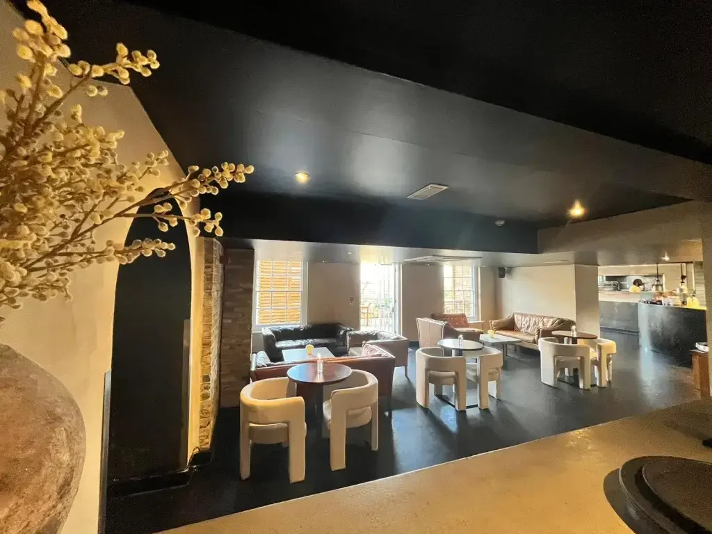 Cocktail Lounge
