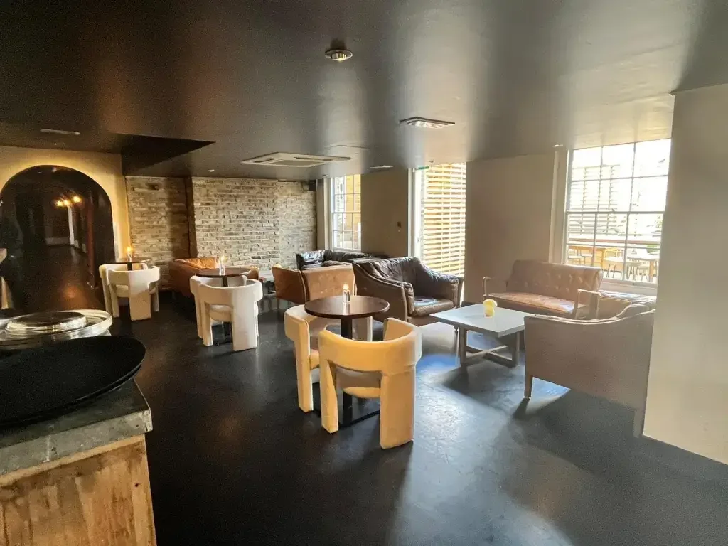 Cocktail Lounge