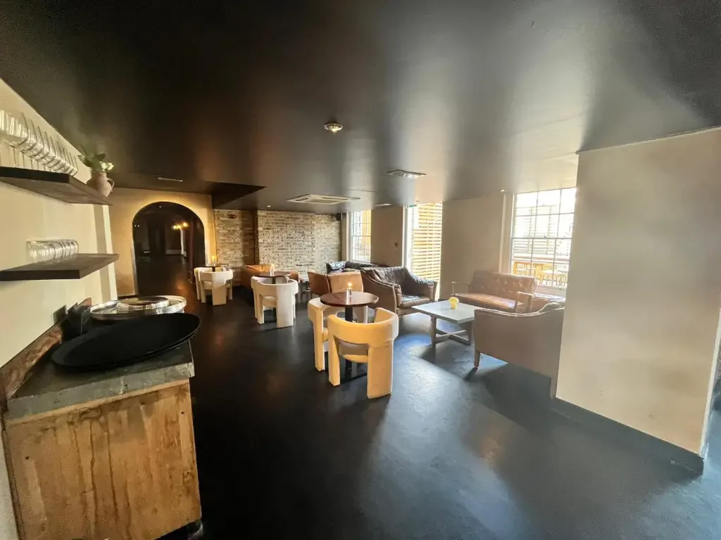 Cocktail Lounge