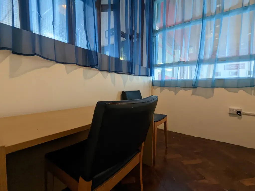 1-2-1 meeting room