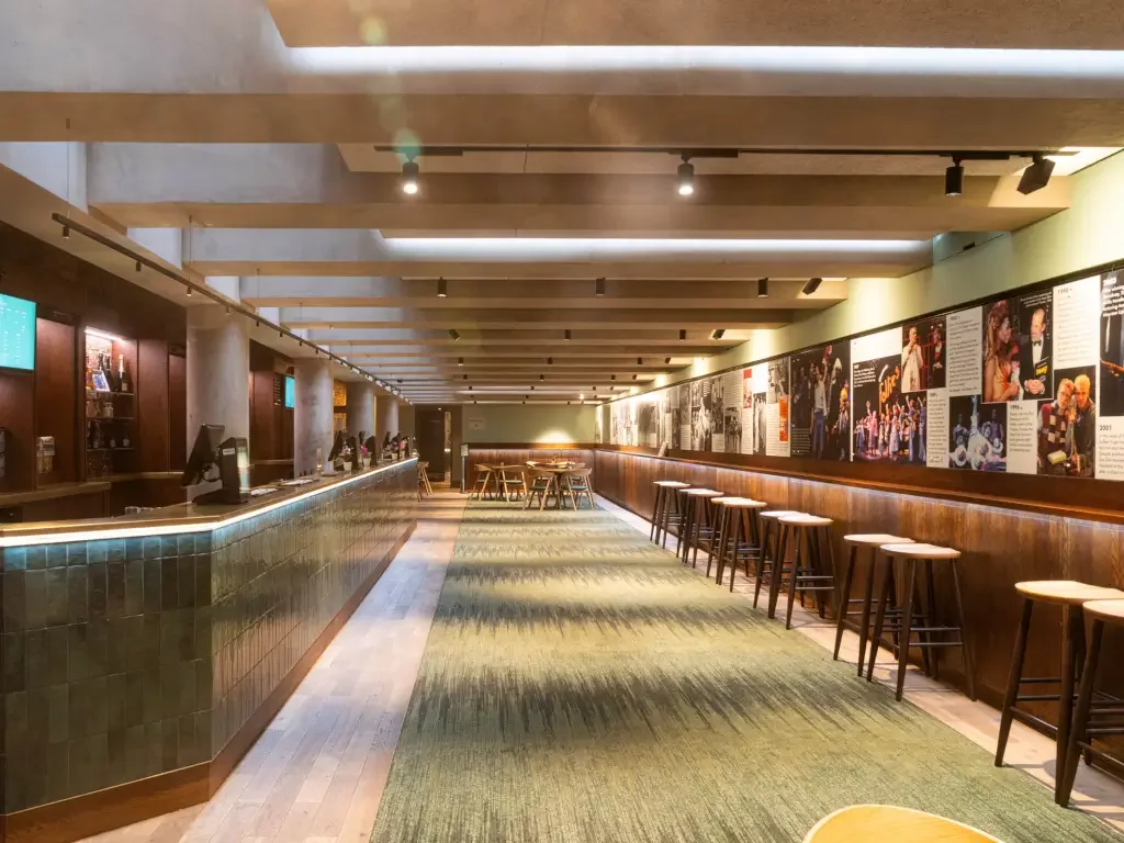 The 1911 Bar