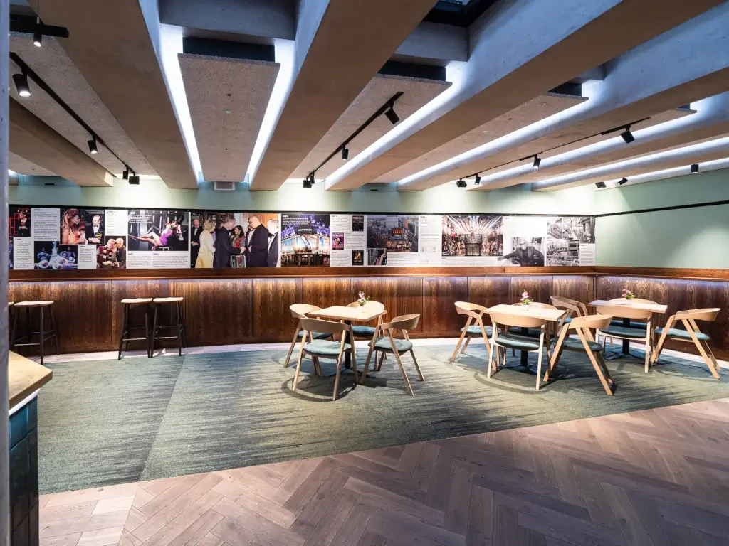 The 1911 Bar