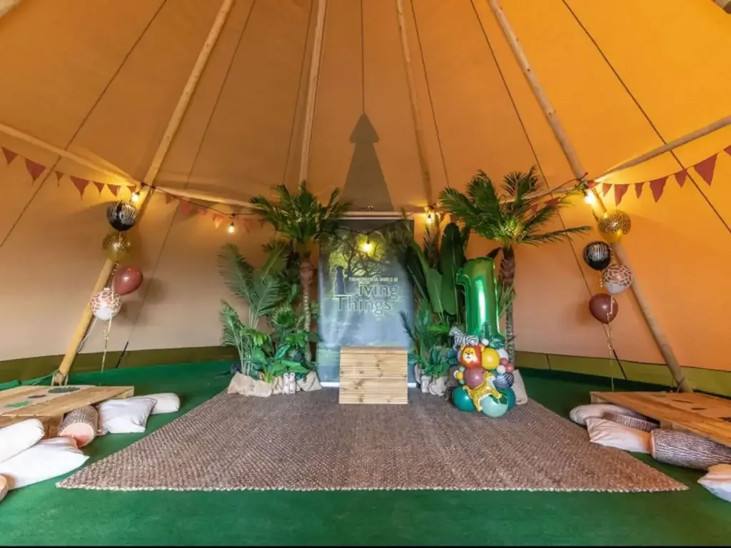 Meet the Animals, Living Things Wildlife Experience