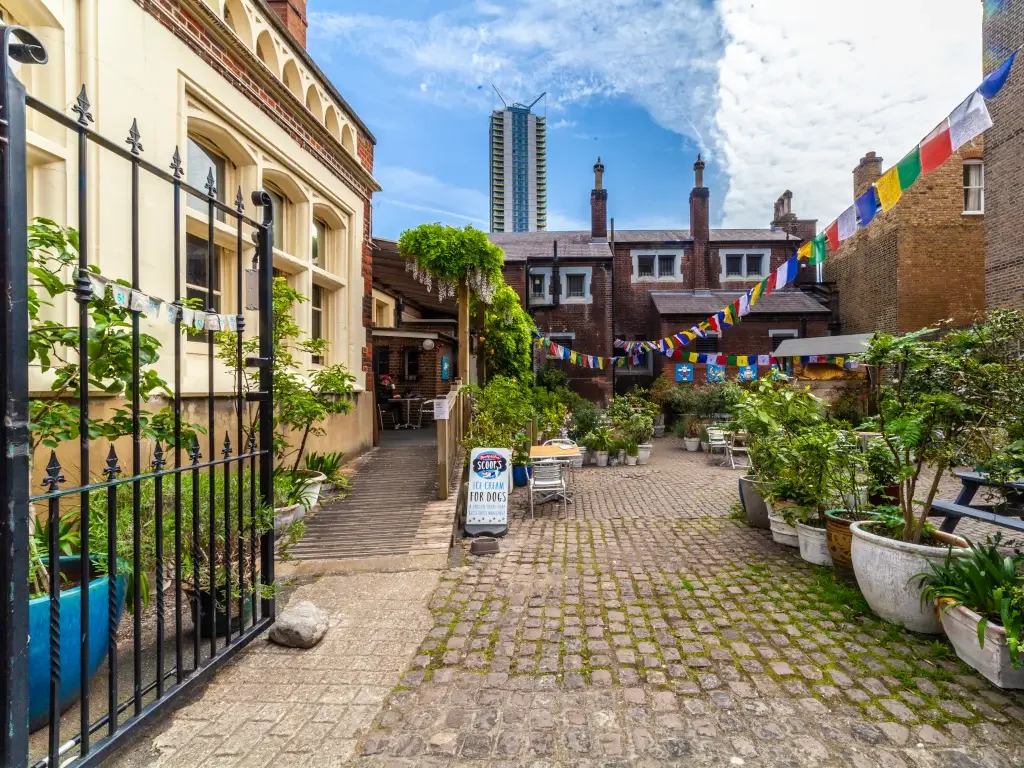 The Cafe & Courtyard