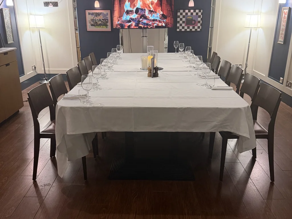 Bordeaux Room