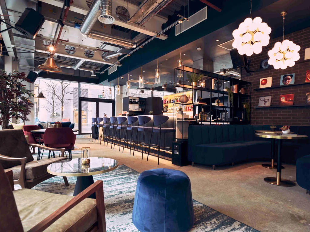 Qube East Bar and Lounge