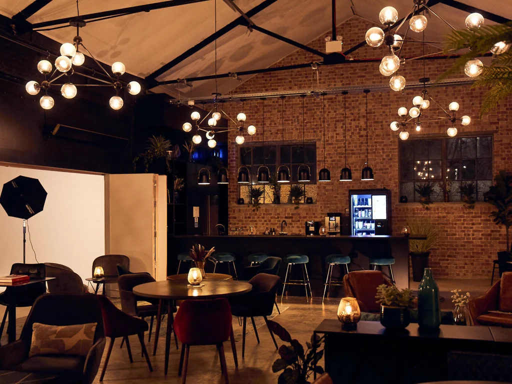 West Lounge & Courtyard