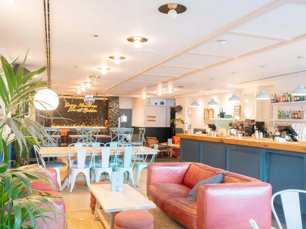 Cosy Living Room & Bar
