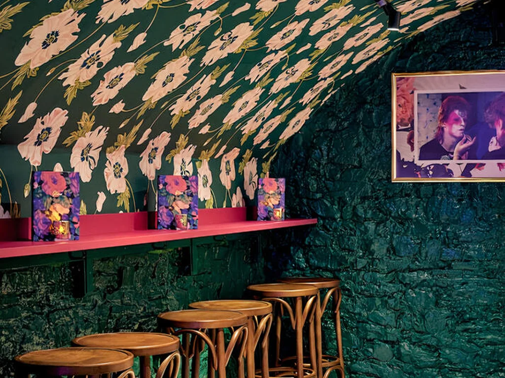 Green Rose Room