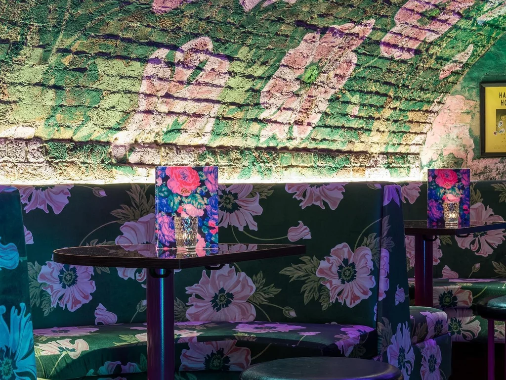 Green Rose Room