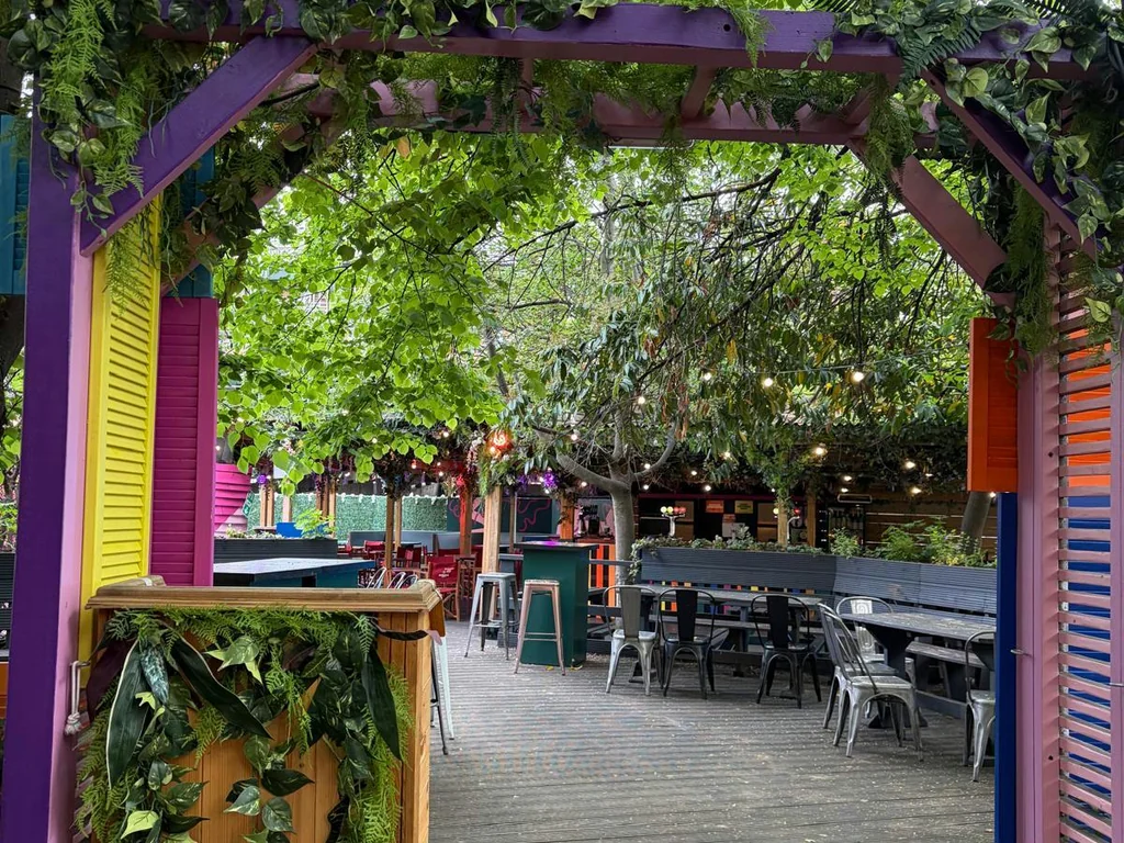 Crown & Anchor - Summer