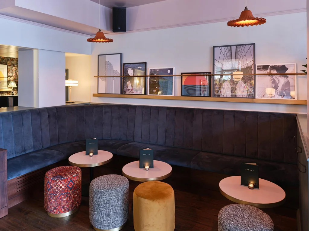 Middle Booth Area