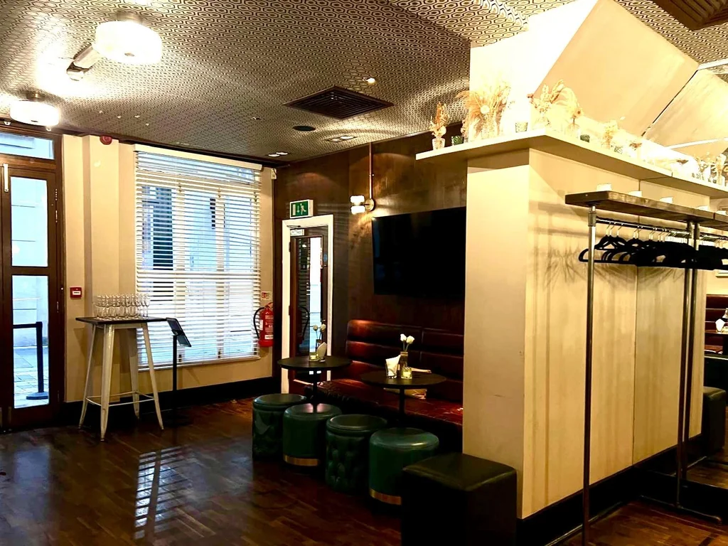 Private Cocktail Lounge