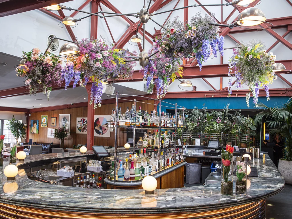 Bar & Restaurant