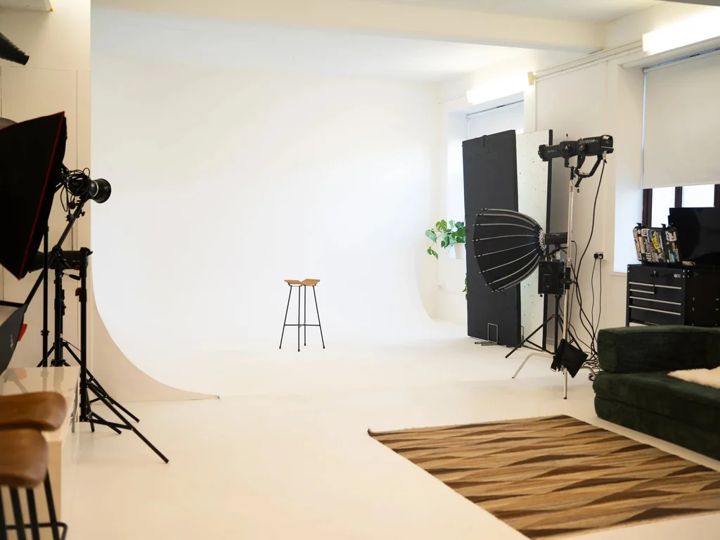 The Infinity Cove - White Cyclorama Photography Studio in Wapping