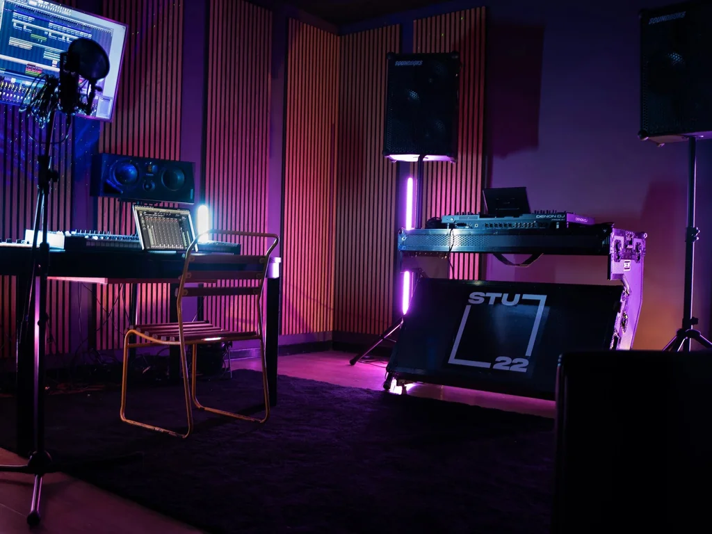 The Portal DJ Room - Soundproof DJ Studio with Denon Prime Decks in Wapping